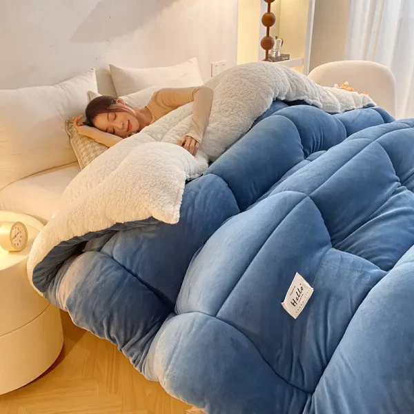 1 Set Thick and Soft Comforter - Image 4